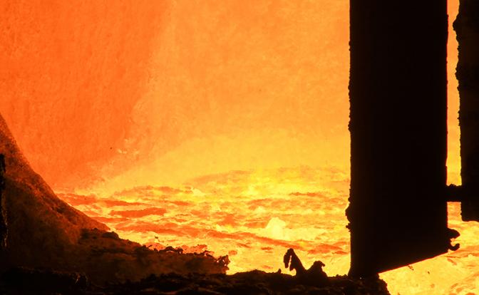 На уральском заводе коллеги сожгли рабочего расплавленной сталью