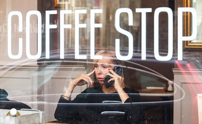 "Барбершоп отныне цирюльней именовать": Иностранные слова приказано гнать с вывесок поганой метлой