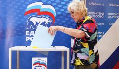 Сергей Левченко: "Единая Россия" потому снизила планку, что рейтинг пошёл вниз. Люди видят, что происходит