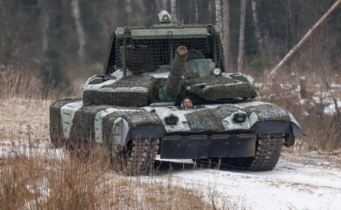 На фото: танк Т-80БВМ