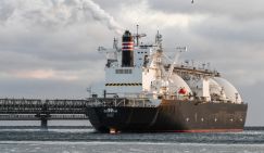 «Сколько можно кормить врагов?»: Путин задумался о развороте русских газовозов в Атлантике, но быстро это не делается