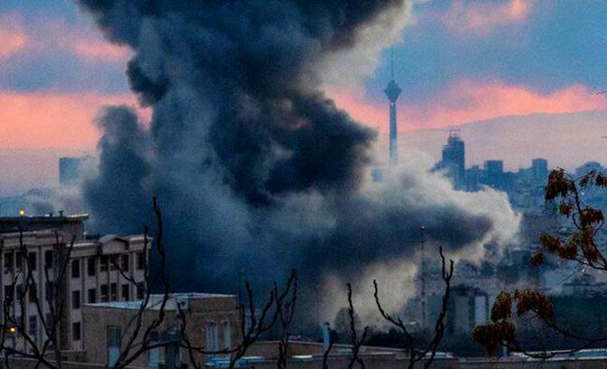 На фото: последствия обстрела Тегерана, Иран.