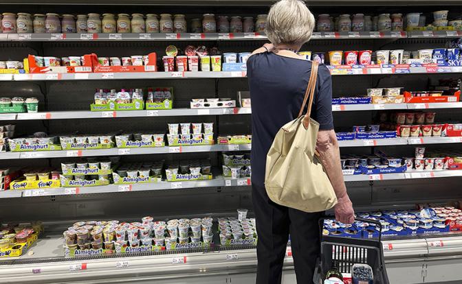 Один килограмм в руки, не больше: Дубай угодил в тиски продовольственного кризиса