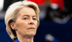 Недовольство растет: Фон дер Ляйен собираются допросить в Европарламенте