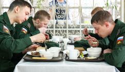 Чай, кофе, повоюем: что дают на завтрак в армии и подойдет ли солдатское меню гражданским