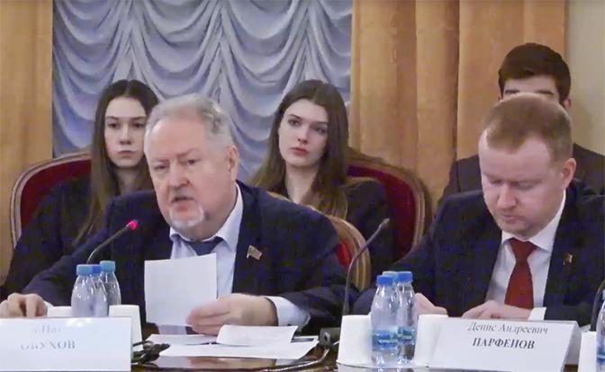 На фото: секретарь ЦК КПРФ, доктор политических наук Сергей Обухов(слева)