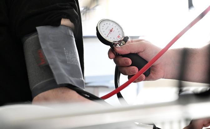 Кардиолог назвала главную причину проблем с давлением и сосудами