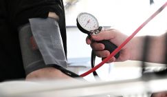 Кардиолог назвала главную причину проблем с давлением и сосудами