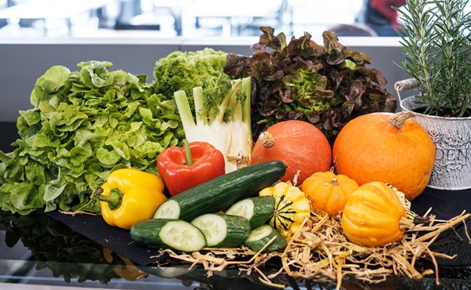 Даже полезнее: нутрициолог назвала недорогие продукты на замену свежим овощам