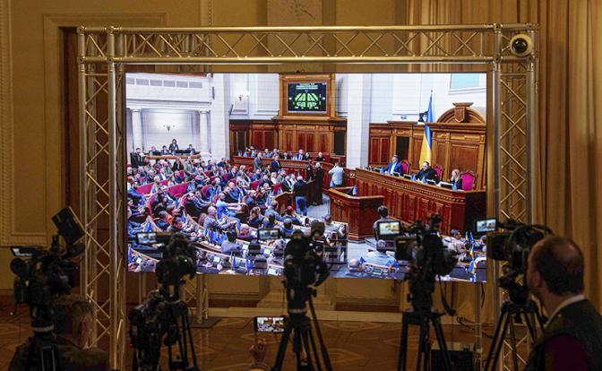 На фото: на заседании Верховной Рады Украины.