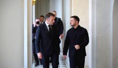 Зеленский: «Я как сын Трампу. Только он меня не очень любит, ругает и обзывает»