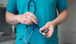 Онколог назвал первые звоночки рака