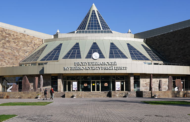 На фото: Абакан. Вид на здание Хакасского национального краеведческого музея им. Л.Р. Кызласова.