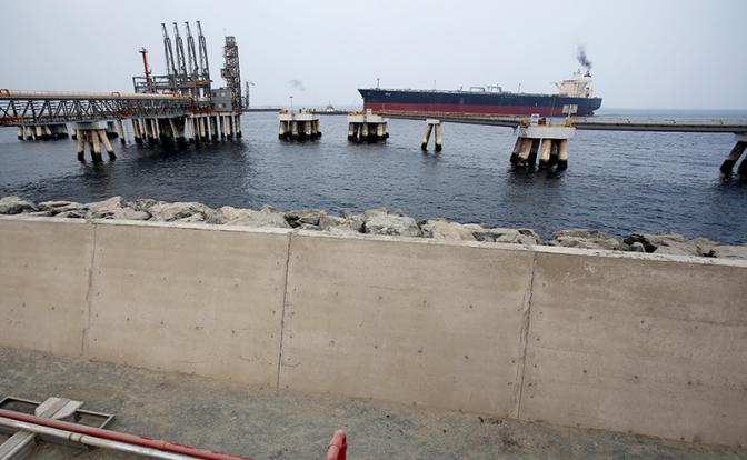 СМИ: Атакован порт Фуджейра в ОАЭ — отгрузка нефти приостановлена