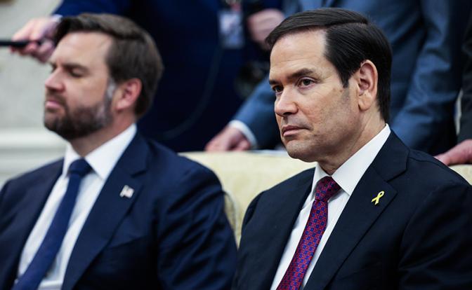 На фото: вице-президент США Джей Ди Вэнс и госсекретарь США Марко Рубио (слева направо)