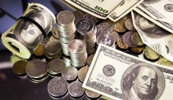 Курс доллара взял новую высоту, нефтегазовые доходы радуют российский бюджет