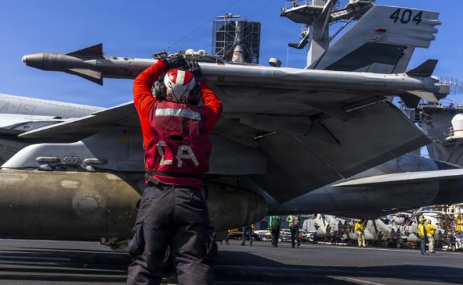 Война без дедлайна: Молниеносная прихоть Трампа вдруг стала мировой трагедией