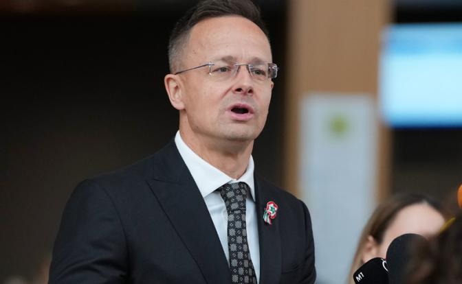 На фото: министр иностранных дел Венгрии Петер Сийярто