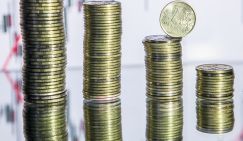 Рубль перешел к обвалу: как высоко заберется курс доллара?