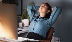 Психолог: Желание уйти в отпуск на месяц говорит о депрессивных настроениях