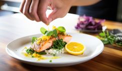 Нутрициолог назвала обязательные продукты в рационе после 50 лет