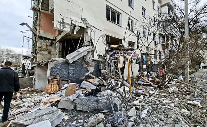 Потрясенный Севастополь: «Хрущевку» на Корчагина разворотило. Что рвануло? БПЛА, бандеровский схрон, ракета?