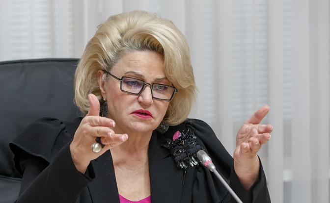 На фото: глава комитета Госдумы по защите семьи, вопросам отцовства, материнства и детства Нина Останина