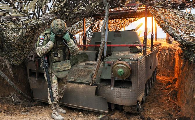 Клещи вокруг Орехова сжимаются, для обороны фортецi Сырский набирает “крепостных”