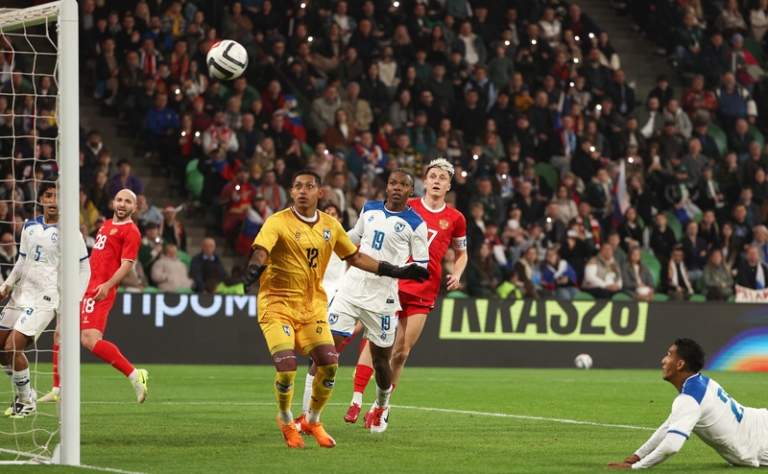 На фото: игроки сборной России и Никарагуа во время матча. Россия. Краснодар. Стадион "Ozon Арена". Товарищеский матч по футболу. Россия - Никарагуа.