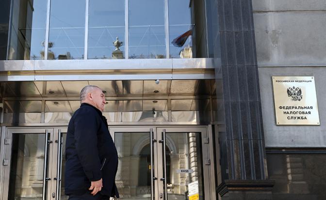 Стало известно, кому в мае могут заблокировать счета