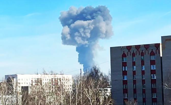 Взрыв на «Нижнекамскнефтехиме»: город накрыло химическим запахом, есть погибший и пострадавшие