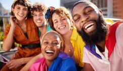 Не только радость: когда смех может сигнализировать о проблемах со здоровьем