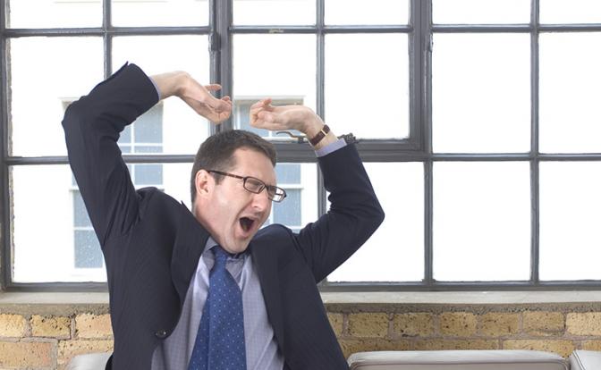 Озвучена неочевидная причина дневной сонливости