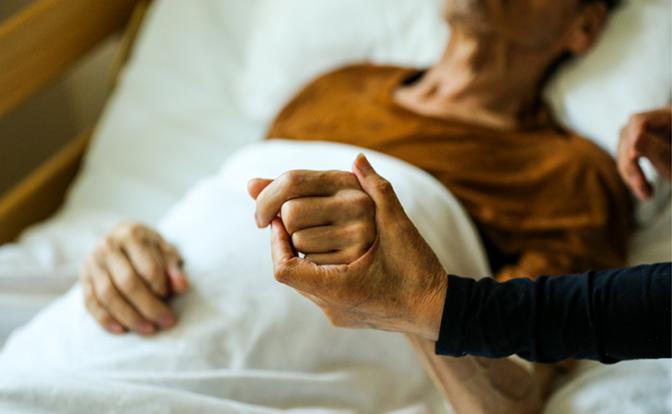 КПРФ предложила расширить налоговый вычет на лечение бабушек и дедушек