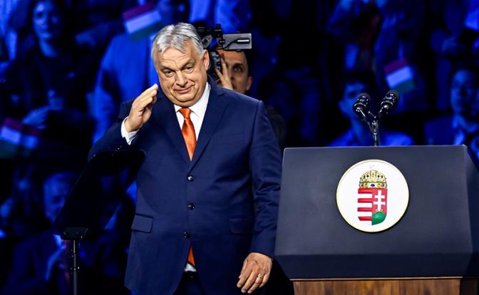 На фото: премьер-министр Венгрии Виктор Орбан на предвыборном митинге.