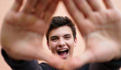 Врач‑онколог рассказал о признаках «улыбающейся депрессии»