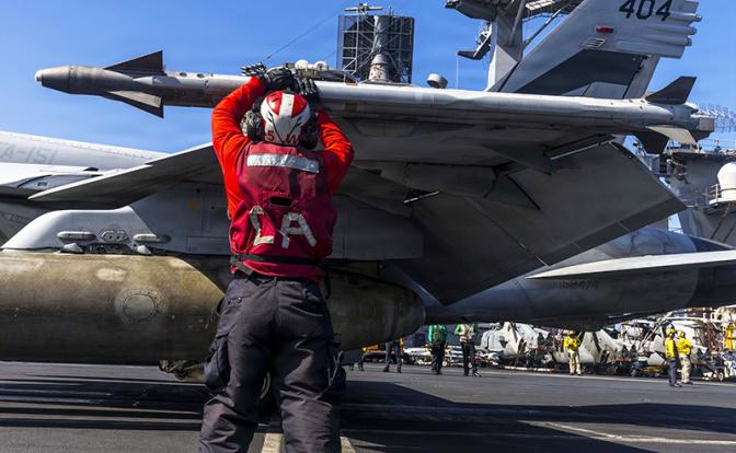 Начнется стрельба: Трамп заявил, что ВВС США не уйдут от берегов Ирана