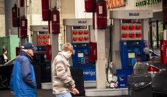 Главарь США мечется, не зная, как снизить цены на американских заправках