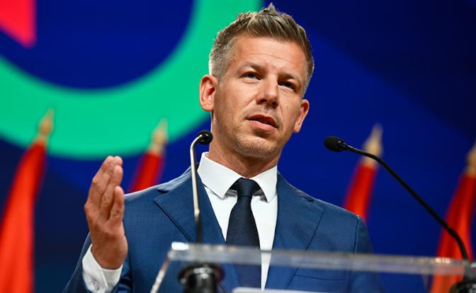 На фото: лидер оппозиционной партии Венгрии "Тиса" Петер Мадьяр