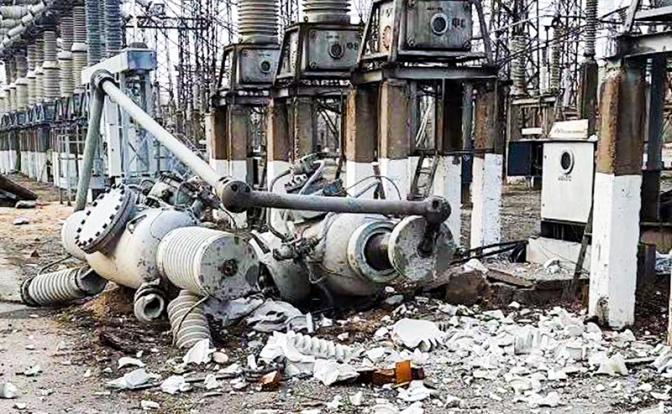 ВСУ массированно ударили по энергетике Запорожской области, регион полностью обесточен