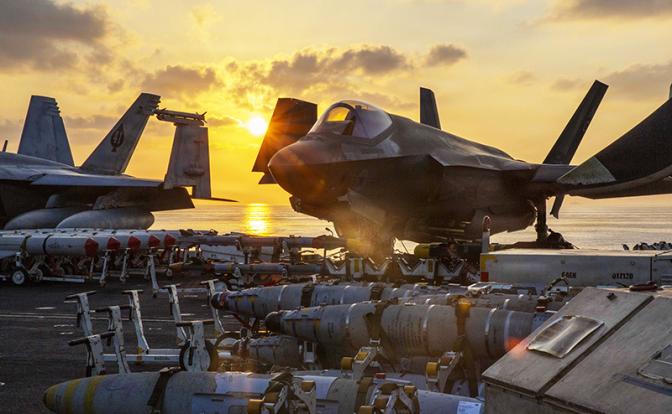 «Вероятно, будут жертвы»: Трамп направил еще 10 тысяч морпехов в Персидский залив, спецназ отрабатывает абордаж