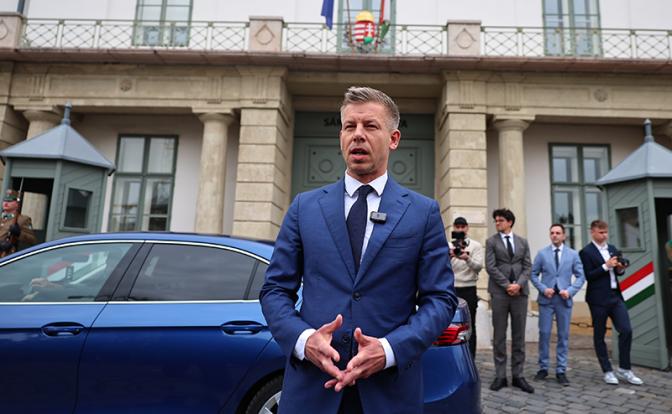 На фото: будущий премьер-министр Венгрии Петер Мадьяр