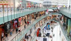 Онлайн-розница пускает торговые центры по миру.  Что с ними будет?