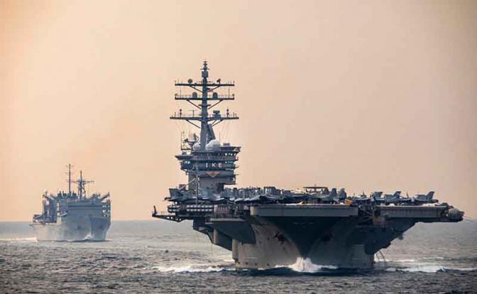 На фото: авианосец USS Dwight D. Eisenhower