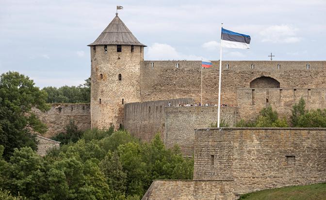 На фото: виды Нарвы