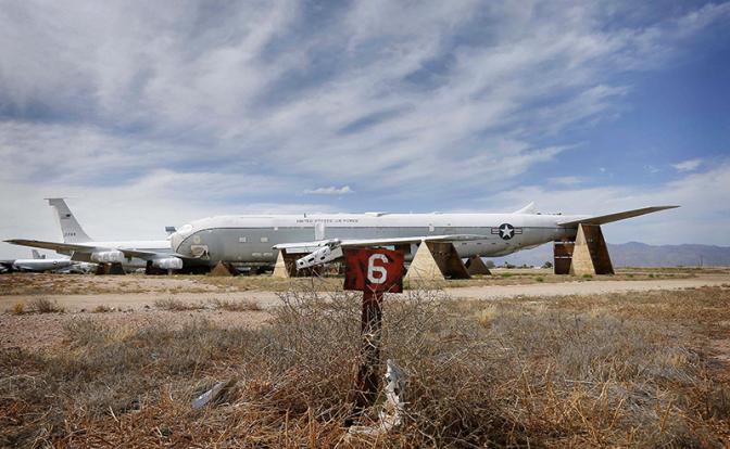 На фото: самолета KC-135A Stratotanker, хранятся на авиабазе Дэвис-Монтан в Тусоне, штат Аризона