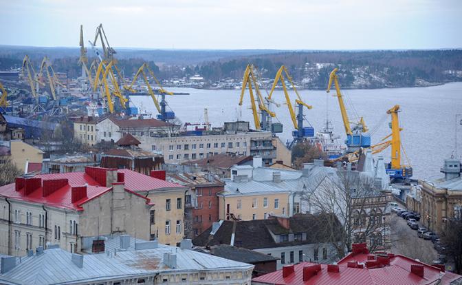 На фото: порт, Ленинградская область