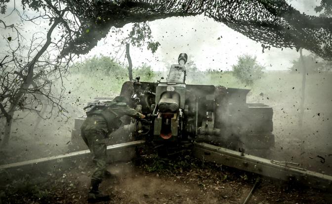 оевая работа артиллерийских расчетов 122-мм гаубицы Д-30 группировки "Юг" в зоне проведения спецоперации.