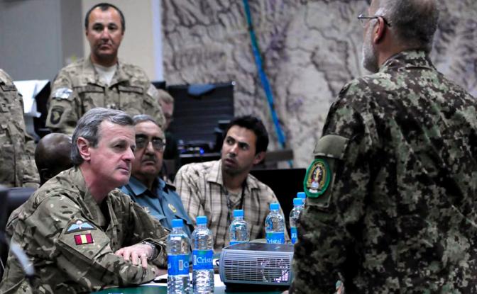 На фото (слева): британский генерал Ричард Ширрефф, бывший заместитель верховного главнокомандующего силами НАТО в Европе.ританской армии сэр Ричард Ширрефф (слева), заместитель верховного главнокомандующего силами НАТО в Европе,