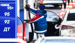 Эксперт заявил, что литр бензина в РФ может подорожать до 100 рублей в течение трех лет